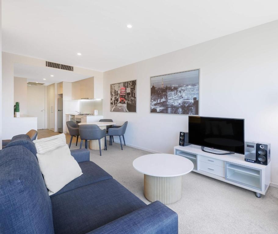 18 Mount Alexander Rd, Travancore, VIC 3032