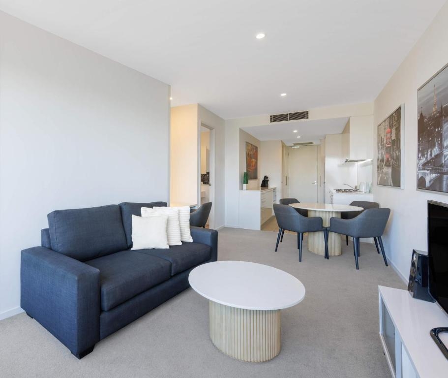 18 Mount Alexander Rd, Travancore, VIC 3032