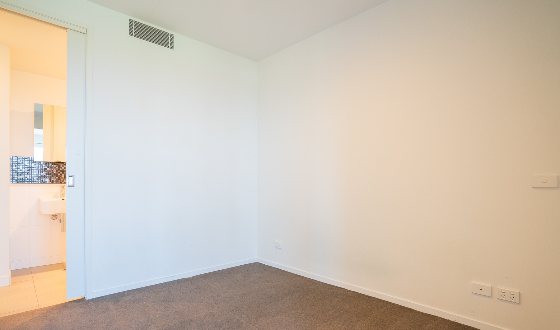 2208/18 Mount Alexander Rd, Travancore, VIC 3032