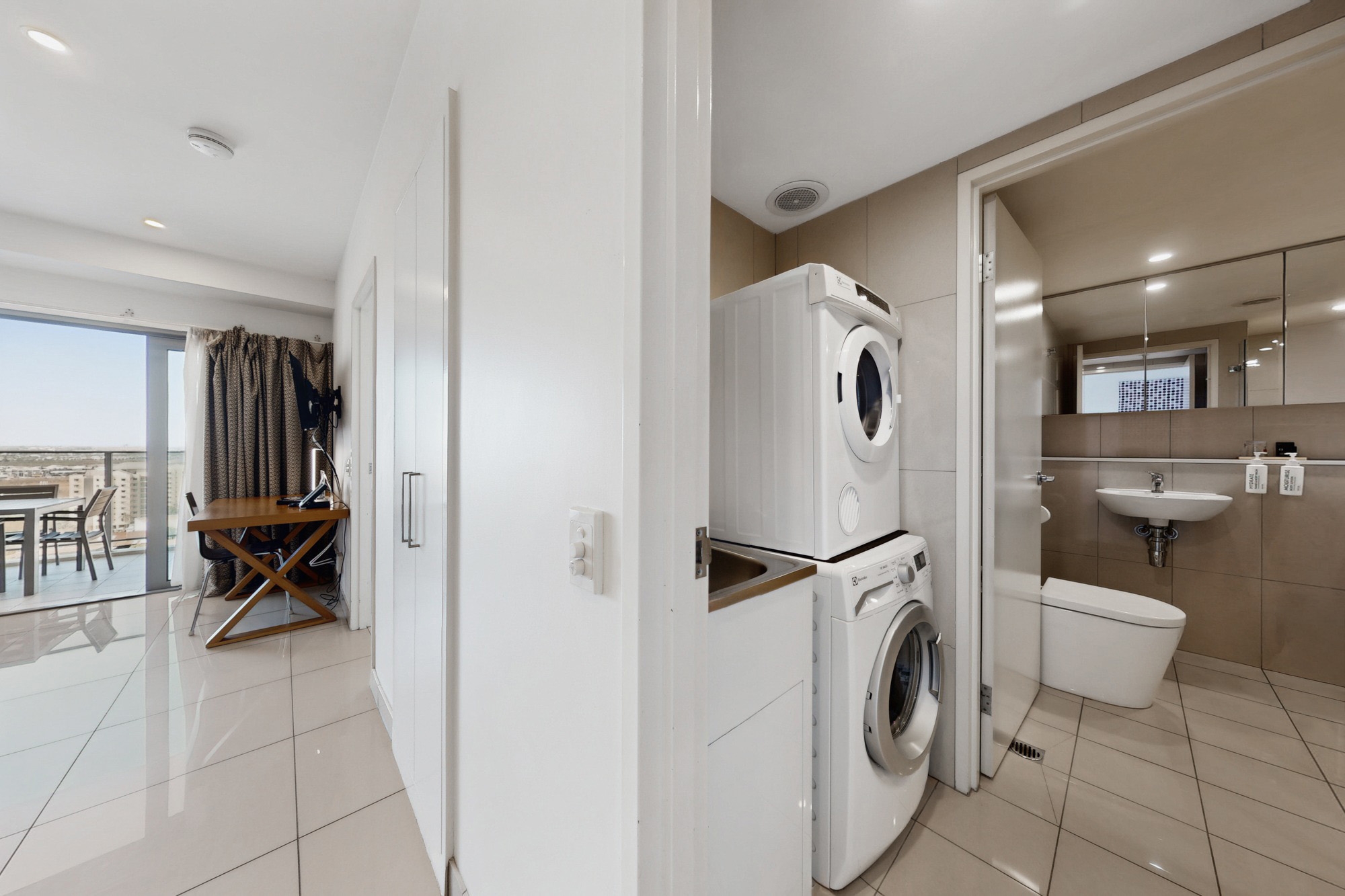 1104/31 Woods Street, Darwin City - Image 1